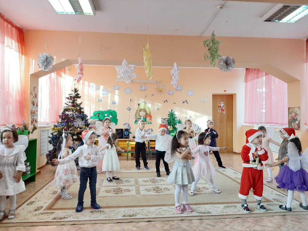 "Армысың,Жаңа жыл!" мерекелік іс-шара."Балдәурен" ересектер тобы.Музыка жетекшісі Махан О,Жумирикова Б.Д.