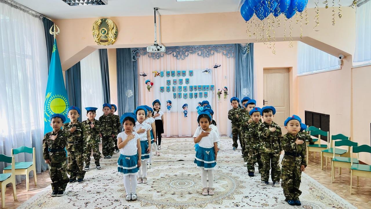 7 мамыр Отан қорғаушылар күні мерекесіне арналған мерекелік іс-шара. Тақырыбы:Жас ұландар- мақтанышы елімнің. Мақсаты: Отанға деген сүйіспеншілікті арттыру, Қазақстан әскерінің маңыздылығын түсіндіру. «Кәусар бұлақ» ересек тобы.Тәрбиеші Мыңтаева А.Қ