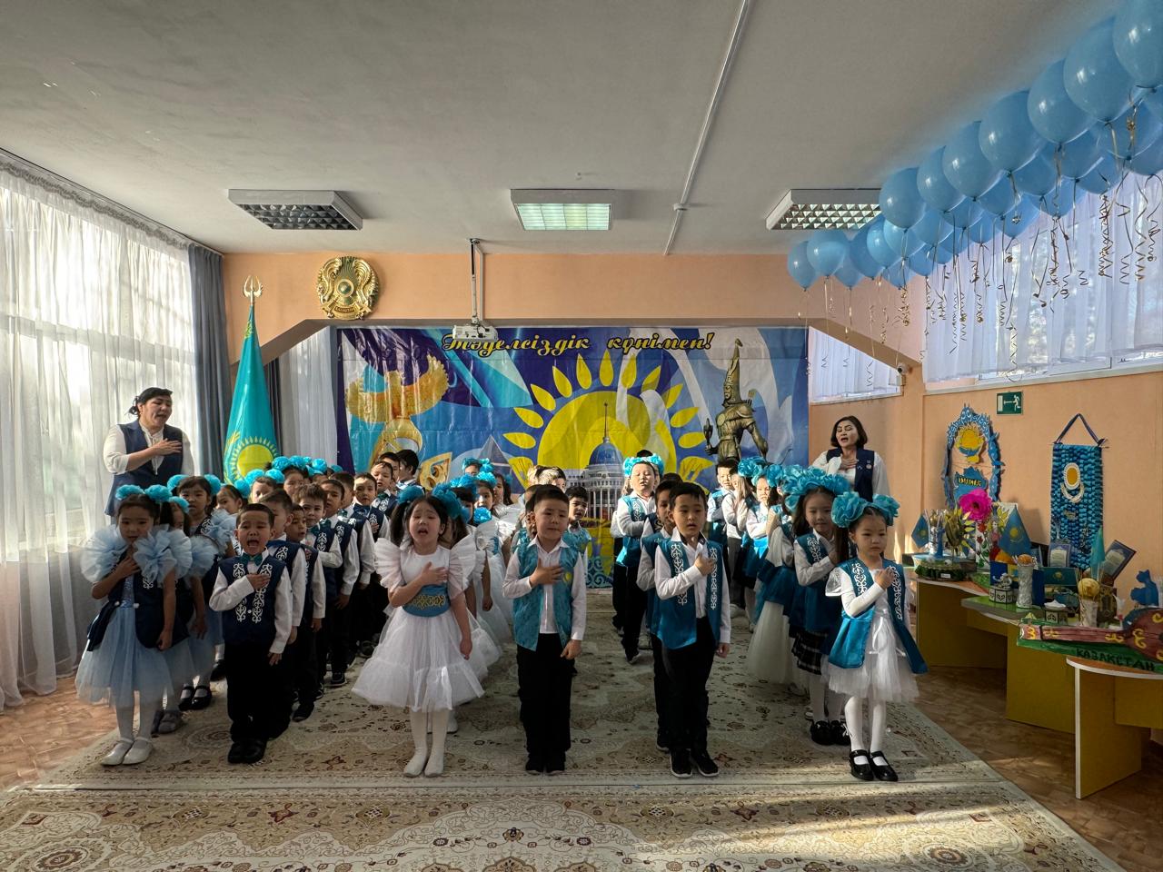 Тәуелсіздік күніне арналған мерекелік іс-шара «Тәуелсіздік-тұғырым!» Мақсаты:Тәуелсіздік күні туралы мағлұмат беру.Балалардың патриоттық сезімін ояту, Отанын сүюге, құрметтеуге тәрбиелеу. «Ақсұңқар», «Балдәурен», «Шапағат» мектепалды топтары.