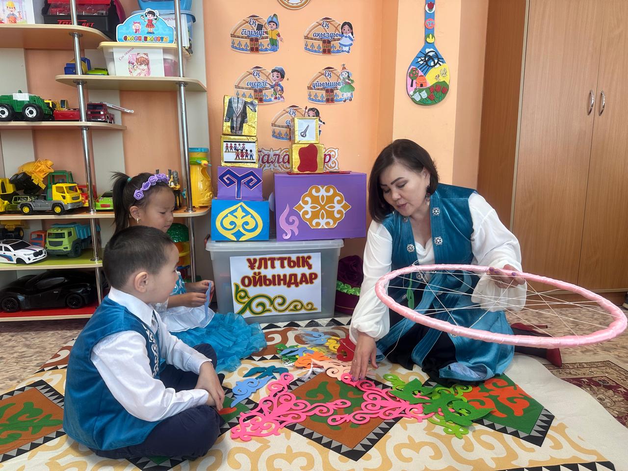 НАУРЫЗНАМА!!! “Ұлттық киім күні”. Мақсаты: Ұлттық киім қазақ халқының  мәдени мұрасының бір бөлігі екенін түсіндіру. Ұлттық құндылықты насихаттау. «Шапағат» мектепалды тобы