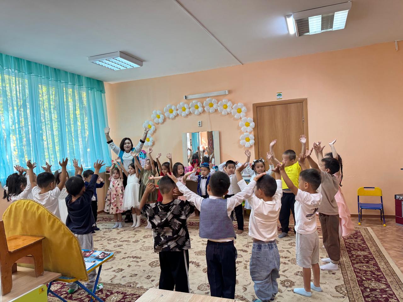 Ұйымдастырылған іс-әрекет:Тіл дамыту.Тақырыбы:Менің сүйікті отбасым. Мақсаты:«Отбасы» құндылығы туралы түсініктерді кеңейту. Балаларды өз жанұясы туралы әңгімелете отырып отбасына деген сүйіспеншілікке тәрбиелеу. «Шапағат» мектепалды тобы.