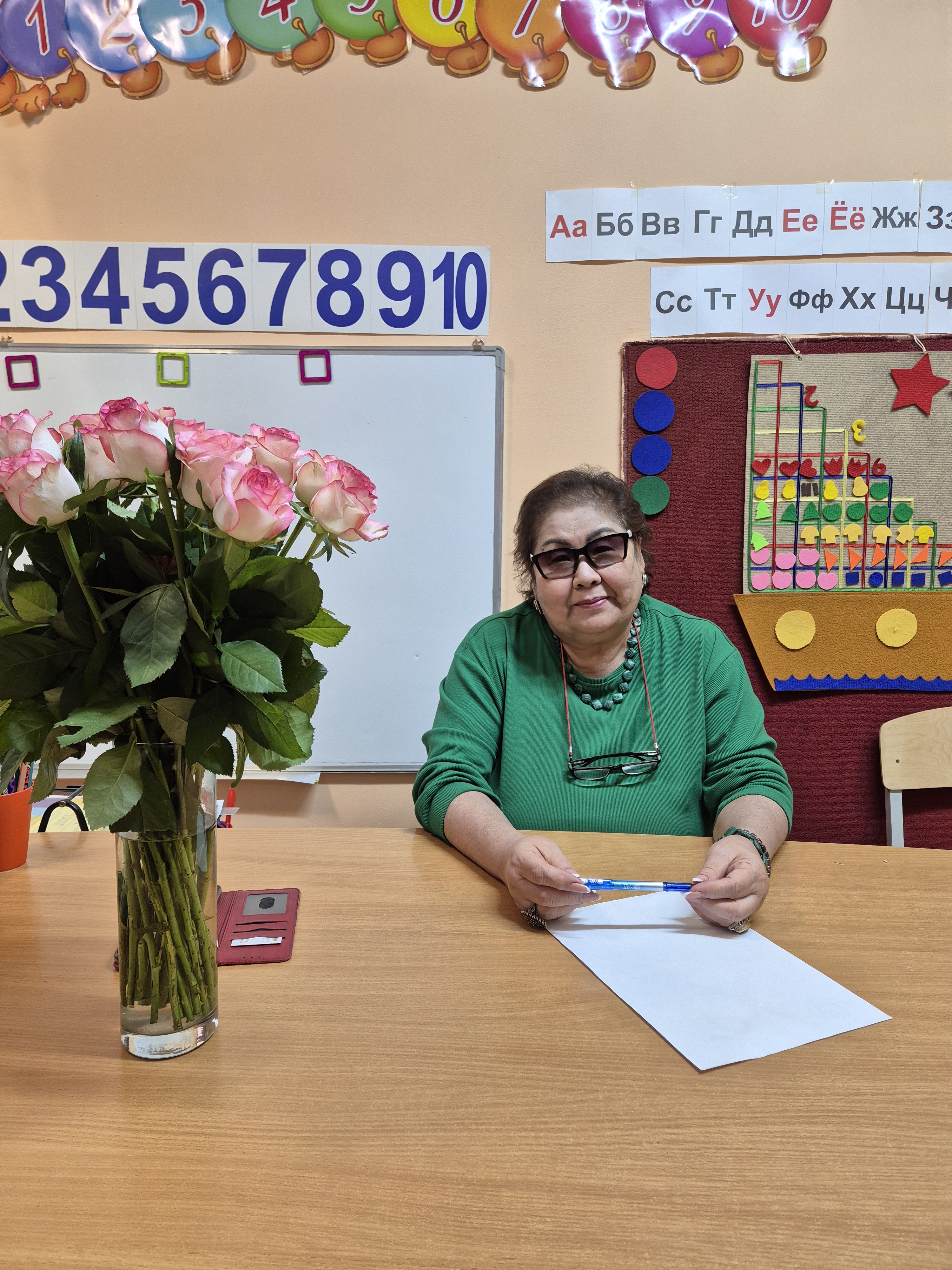 «Улыбка» мектепалды топбыда «Бала тәрбиесіндегі ата - ананың рөлі»  тақырыбында ата-аналар жиналысы өтті. Мақсаты: Бала тәрбиелеуде ата-ананың рөлін көрсету. Отбасы тәрбиесіндегі ата-ананың балаға тәрбиелік ықпалын арттыру.