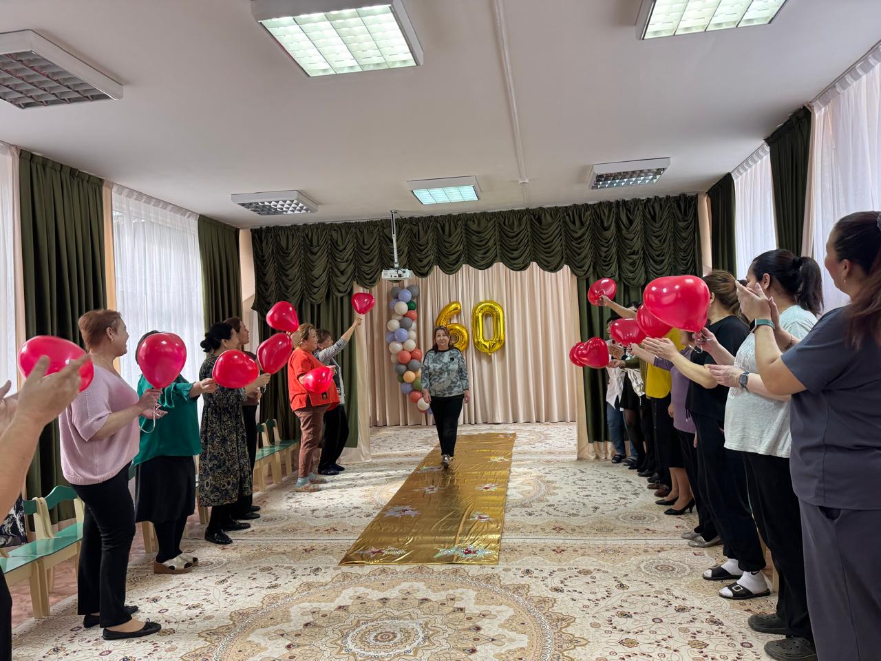 Ардакул Шаризадаевна! Сіз өнегелі еңбегіңізбен, тындырымды ісіңізбен және қарапайым да парасатты мінезіңізбен үлкен абырой-беделге ие болған ұжымымыздың тәжірибелі қызметкерісіз. 60 жас-мерей тойыңыз құтты болсын!