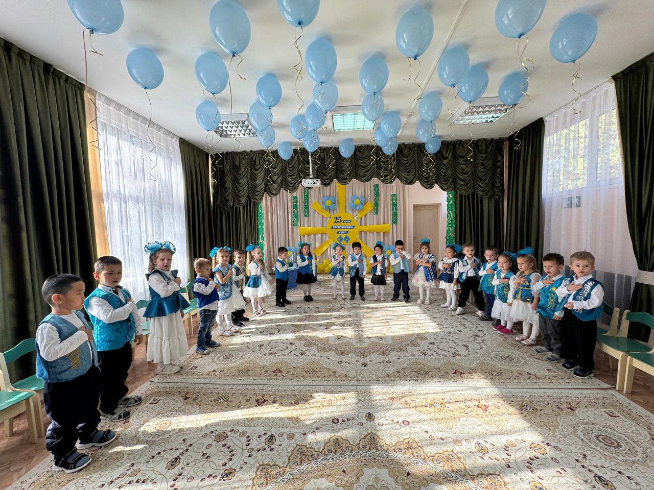 «Жасай бер-Қазақстан!» тақырыптық іс-шара.Мақсаты:Балаларға Республика күні туралы түсінік беру.Туған жерге деген сүйіспеншілік сезімдерін ояту.Туған жерін сүюге тәрбиелеу. «Радуга» ересек тобы.Музыка жетекшісі Жұмағұл А.Б.