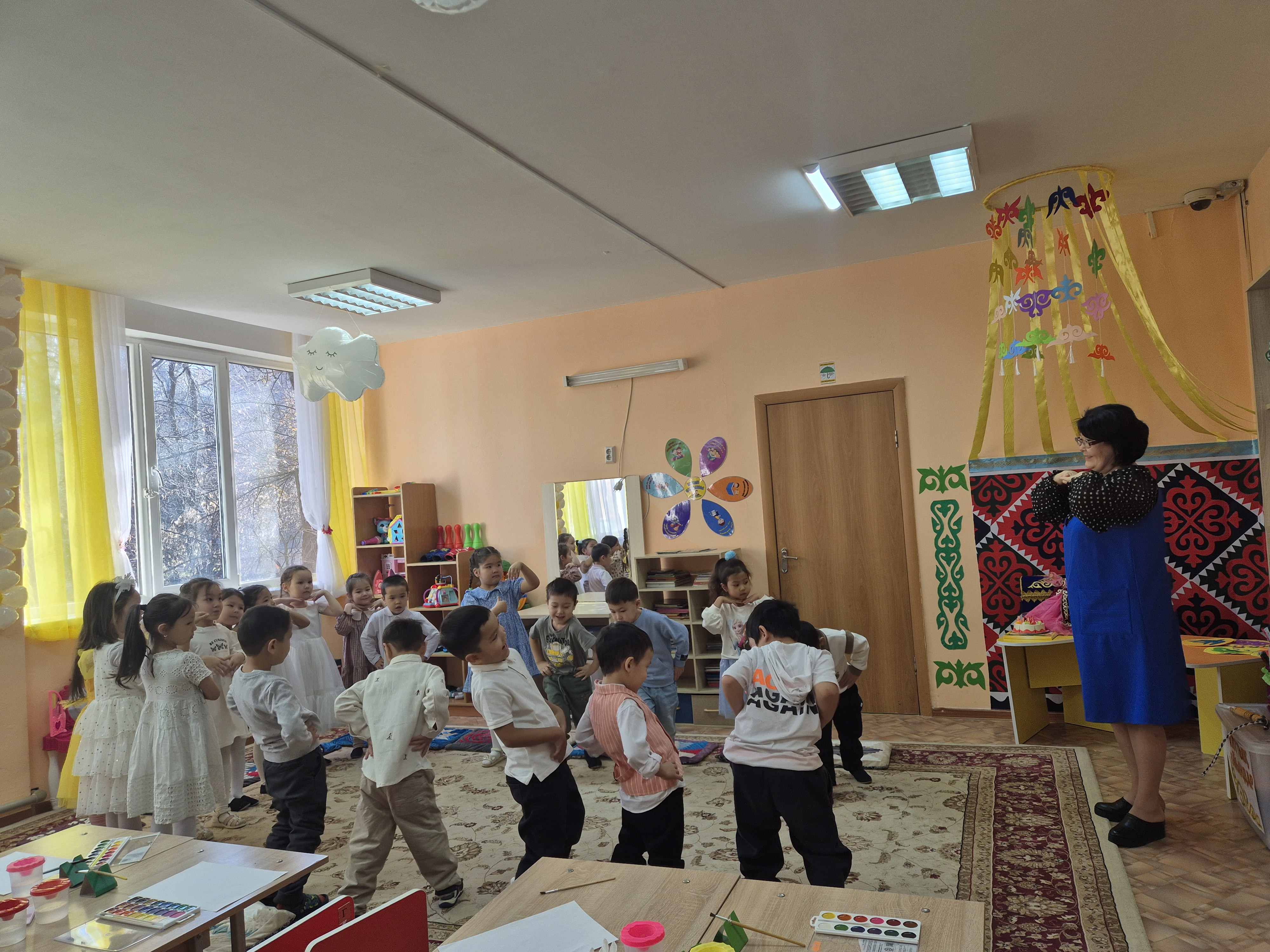 Ұйымдастырылған іс-әрекет:Қазақ тілі.Тақырыбы:Туған күн. Мақсаты:Балаларға туған күндері жайлы өз ойларын айта білуге үйрету.Сөйлегенде толықтырып сөйлеу керек екенін түсіндіру. «Шапағат» мектепалды тобы. Қазақ тілі педагогі: Мадиева Л.А.