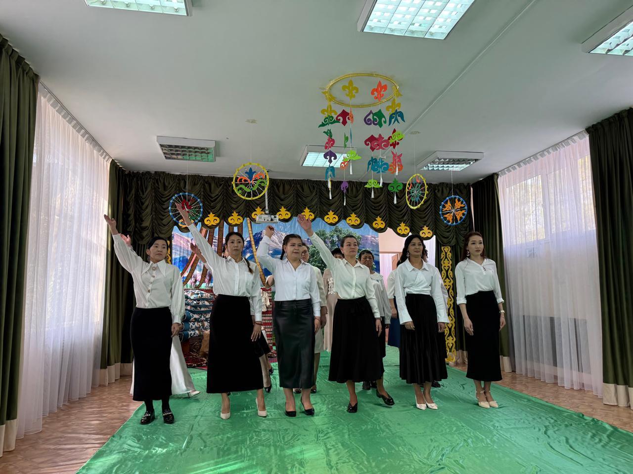 Наурызнама.«Ұлттық киім күні». Ұлттық киім-ұлттың айнасы.Ұлттық киім -халқымыздың тарихы, мәдениеті және рухани байлығының көрінісі. Ұлттық киім күні құтты болсын!