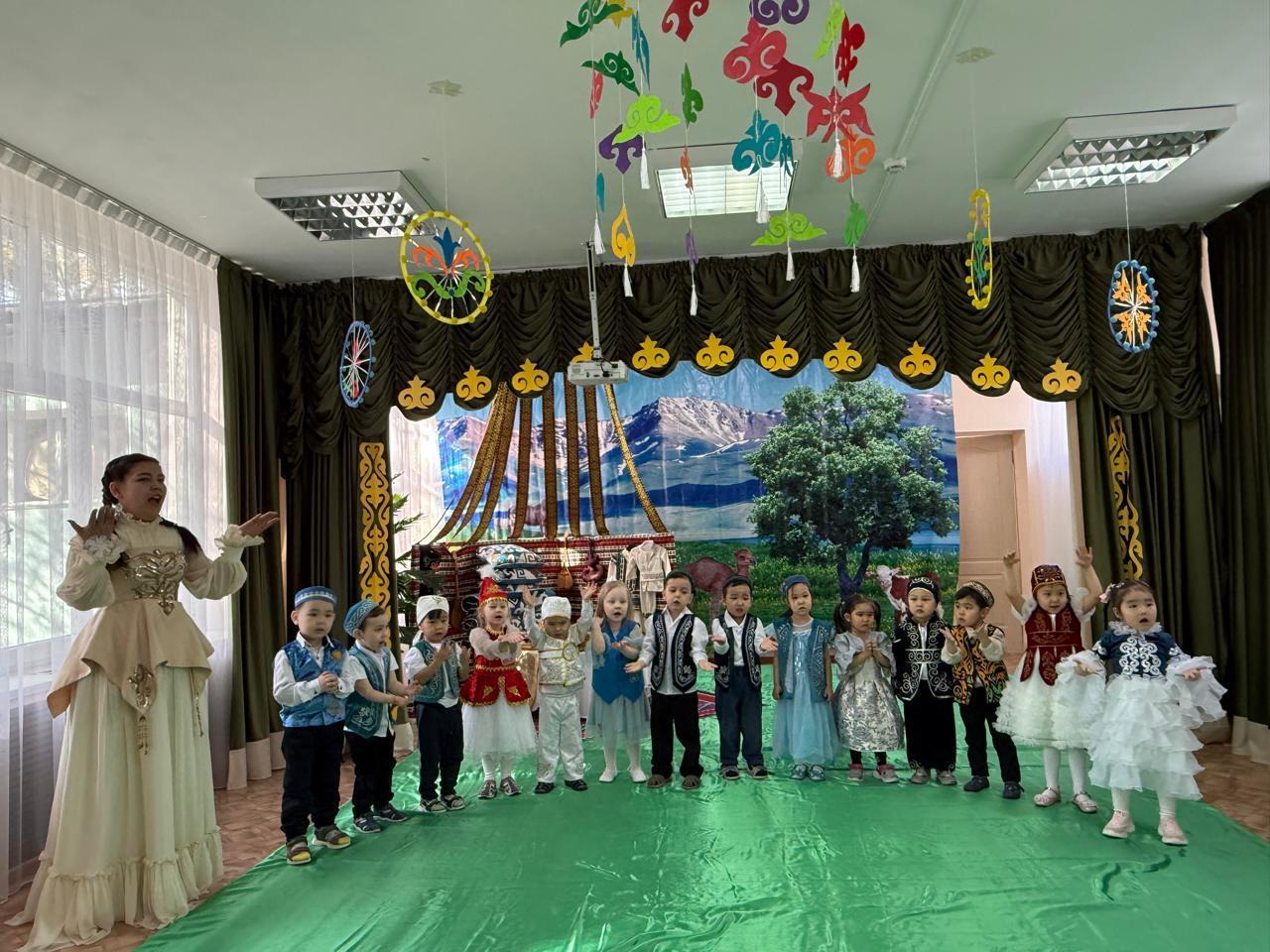 «Наурыз – береке бастауы» мерекелік ертеңгілік. Мақсаты: Балаларға Наурыз мерекесінің мәні мен маңызын түсіндіру, қазақ халқының салт-дәстүрлеріне деген қызығушылығын арттыру.Кіші, ортаңғы, ересек топтары.Музыка жетекшісі Диқан Б.Б.